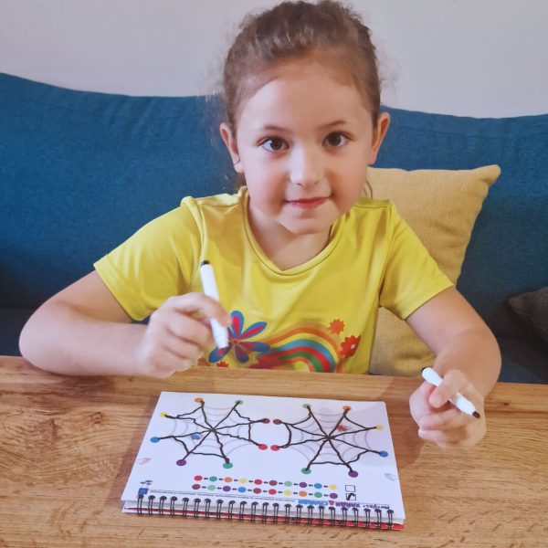 „Heidi és Spidey módszer” + „Okos Kezek módszer” készlet – innovatív agytornagyakorlatok + törölhető filctollak - Image 4