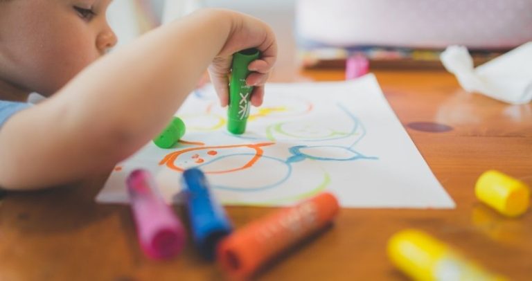 Hogyan vonjuk el a gyermeket a képernyőtől – tiltások és konfliktusok nélkül?