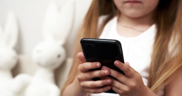 Képernyők és a gyermek agya – hogyan hat a digitális idő a koncentrációra?