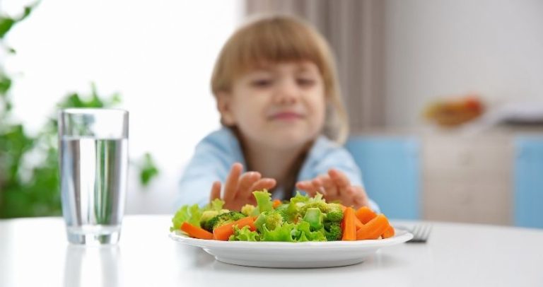 Miért utasítja vissza a gyermek az ételt, amit előzőleg ő maga kért?