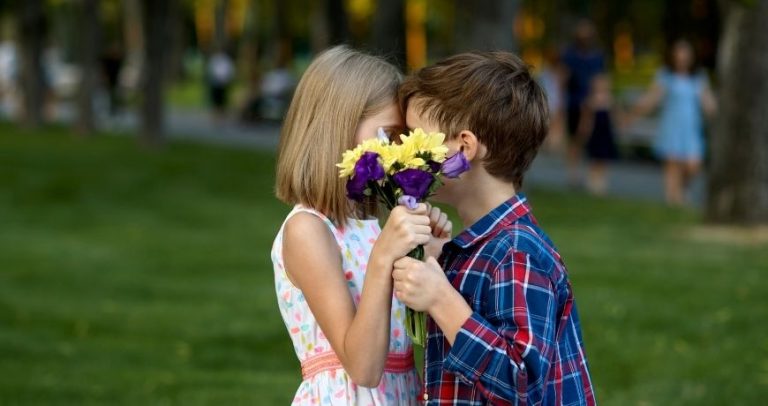 Az első szerelem – hogyan viszonyuljunk gyerekünk érzéseihez?