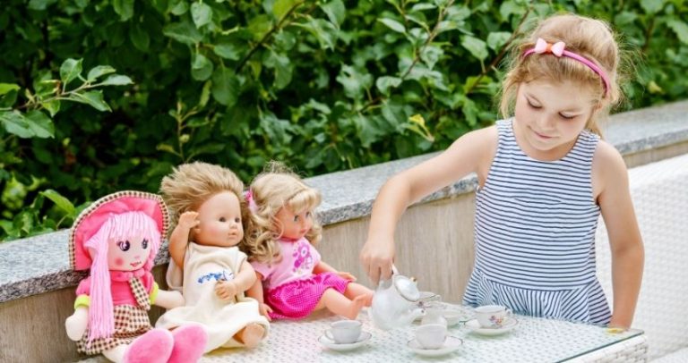 Hogyan tanítsuk meg a gyereket önállóan játszani?