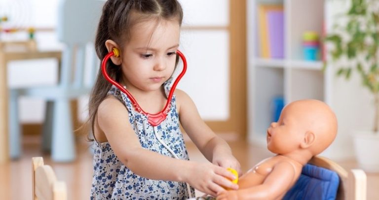 Szerepjáték 1 év feletti gyerekeknél – miért olyan fontos?