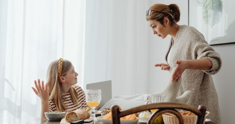 A gyerek vitázik a felnőttekkel – kell-e aggódnom?