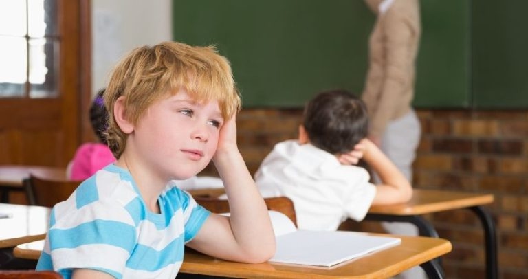 A gyerek láthatatlan szuperképességei: Mit rejtenek az iskolai jellemzők?